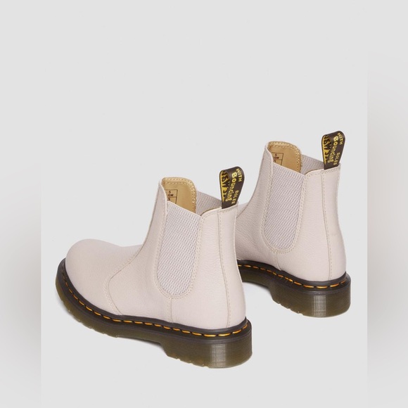 Dr. Martens 2976 WOMEN'S LEATHER CHELSEA BOOT, size 8 US, 39 European - Picture 5 of 7